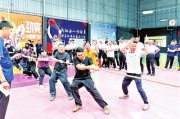 云安区举行职工拔河比赛|六都镇爱运球馆|云浮日报|云浮市|广东省|长绳_新浪体育_新浪新闻